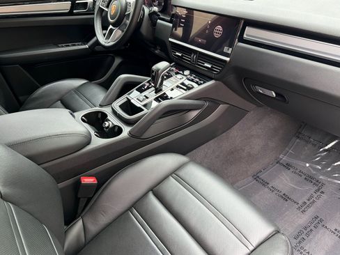 Used 2023 Porsche Cayenne Platinum Edition AWD/4WD image 15