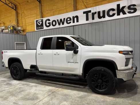 Used 2020 Chevrolet Silverado 2500 LT w/ Convenience Package AWD/4WD image 3