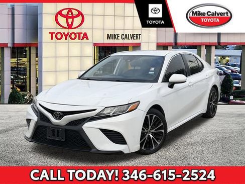Used 2019 Toyota Camry SE FWD image 1