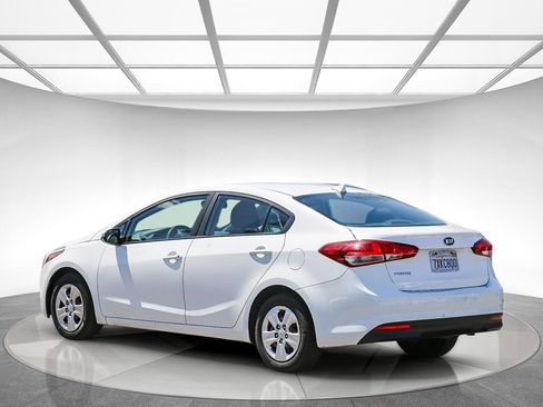 Used 2017 Kia Forte LX FWD image 2