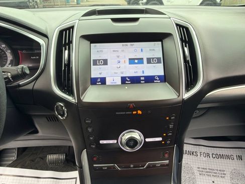 Used 2020 Ford Edge Titanium FWD image 32