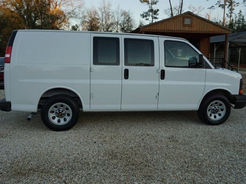 Used 2010 Chevrolet Express 1500 image 20