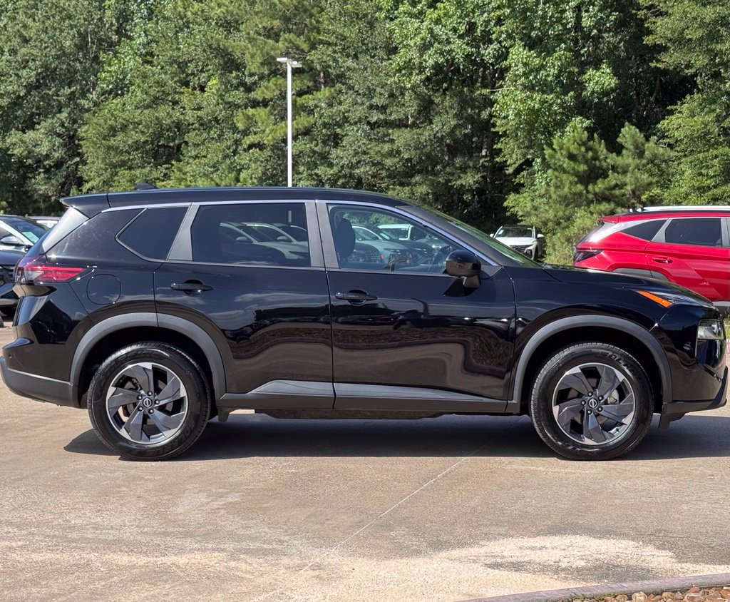 Used 2024 Nissan Rogue SV FWD image 10