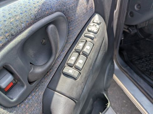 Used 2001 GMC Jimmy SLT w/ SLT Luxury Equipment Group AWD/4WD image 11