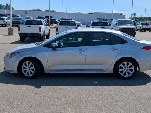 Used 2024 Toyota Corolla LE FWD image 2