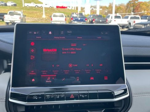 Used 2024 Jeep Compass Limited image 37