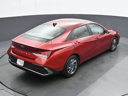 Used 2024 Hyundai Elantra SEL FWD image 21