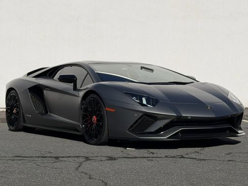 Used 2018 Lamborghini Aventador S image 2