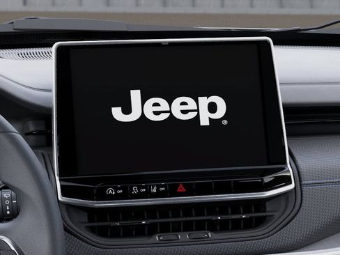 Used 2026 Jeep Compass Latitude AWD/4WD image 18
