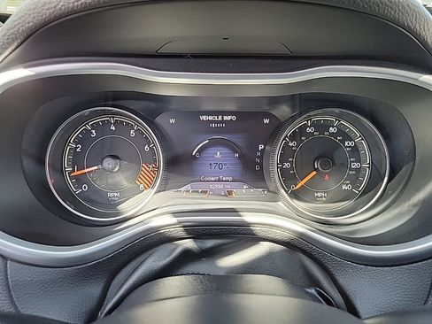Used 2015 Jeep Cherokee Trailhawk w/ Comfort/Convenience Group AWD/4WD image 27