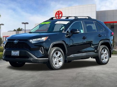 Certified 2022 Toyota RAV4 XLE w/ Convenience Package AWD/4WD image 10