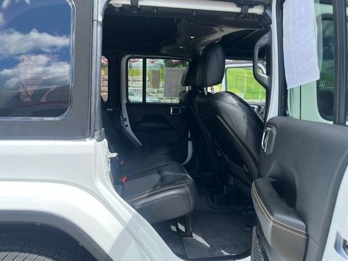 Used 2024 Jeep Wrangler Unlimited Sahara AWD/4WD image 11