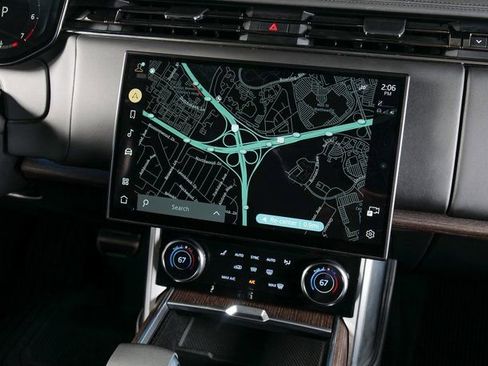 Used 2023 Land Rover Range Rover SE image 16