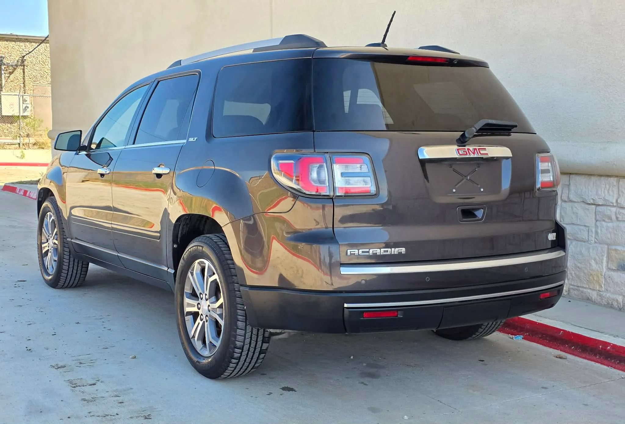 Used 2016 GMC Acadia SLT FWD image 4