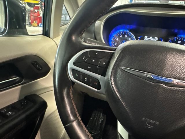 Used 2020 Chrysler Pacifica Touring-L FWD image 28