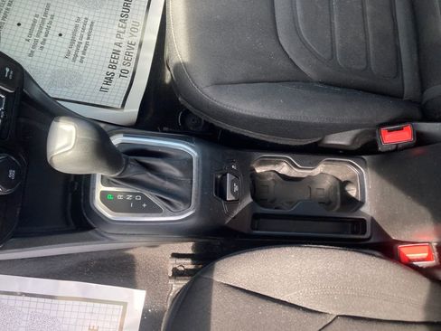 Used 2018 Jeep Renegade Latitude w/ Cold Weather Group AWD/4WD image 30