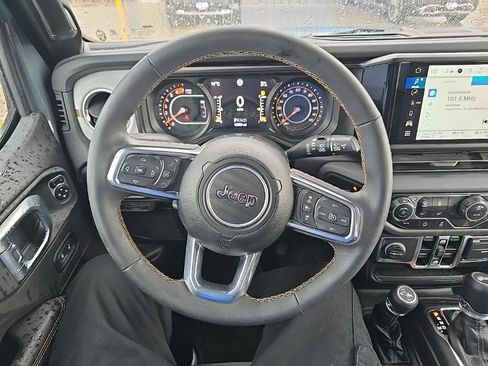 Used 2024 Jeep Wrangler Unlimited Sahara w/ Technology Group AWD/4WD image 16