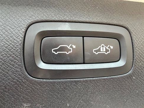 Used 2016 Volvo XC90 T8 Inscription w/ Vision Package image 24