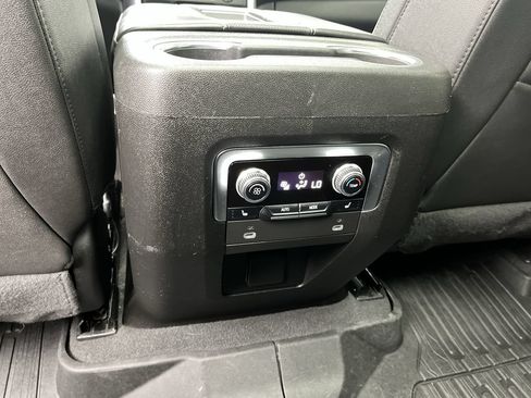 Certified 2024 GMC Yukon SLT w/ SLT Premium Package AWD/4WD image 14