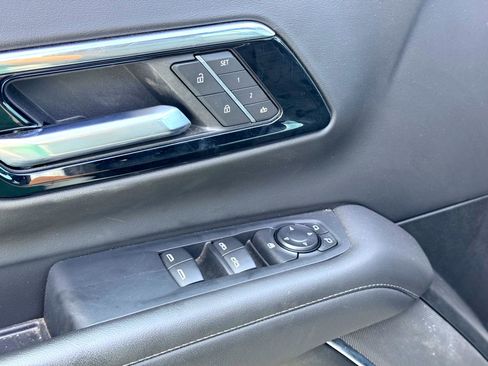 Used 2025 Chevrolet Tahoe LT image 15