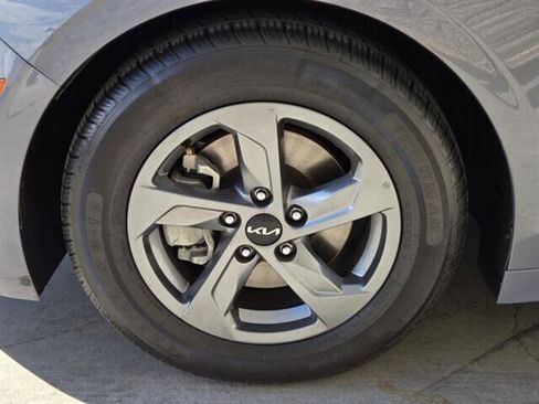 Used 2022 Kia K5 LXS image 10