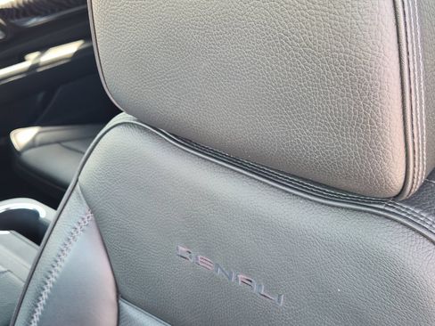 Used 2023 GMC Yukon XL Denali RWD image 18
