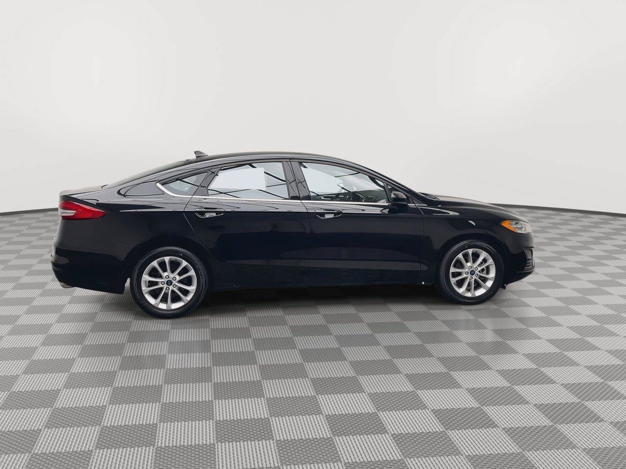 Used 2020 Ford Fusion SE FWD image 35
