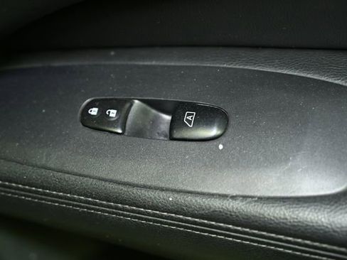 Used 2018 Nissan Pathfinder SV image 62