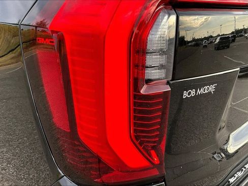 Used 2025 GMC Yukon Denali AWD/4WD image 33