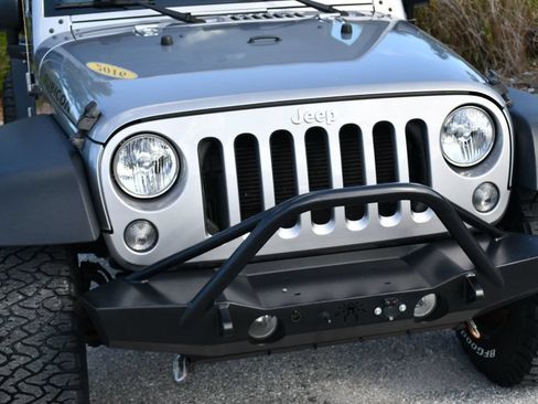 Used 2016 Jeep Wrangler Unlimited Rubicon w/ Connectivity Group AWD/4WD image 37
