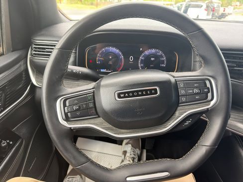 Used 2024 Jeep Wagoneer L Series II image 18