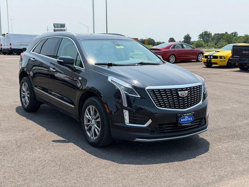 Used 2021 Cadillac XT5 Premium Luxury FWD image 3