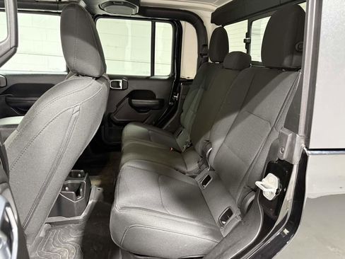 Used 2023 Jeep Gladiator Sport image 19