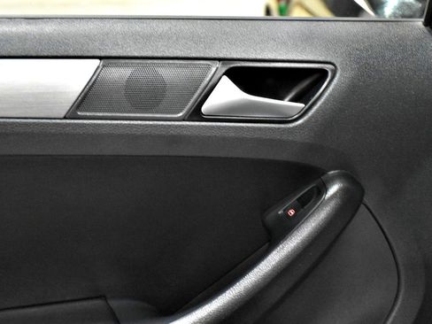 Used 2016 Volkswagen Jetta Sport FWD image 39