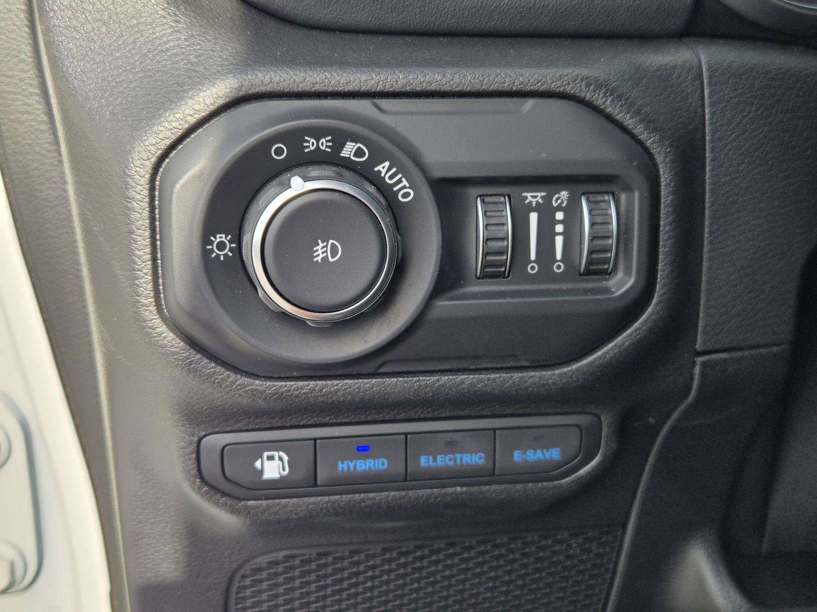 Used 2021 Jeep Wrangler Unlimited Sahara AWD/4WD image 22