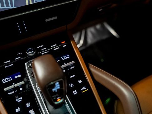 Used 2021 Porsche Cayenne Turbo image 52