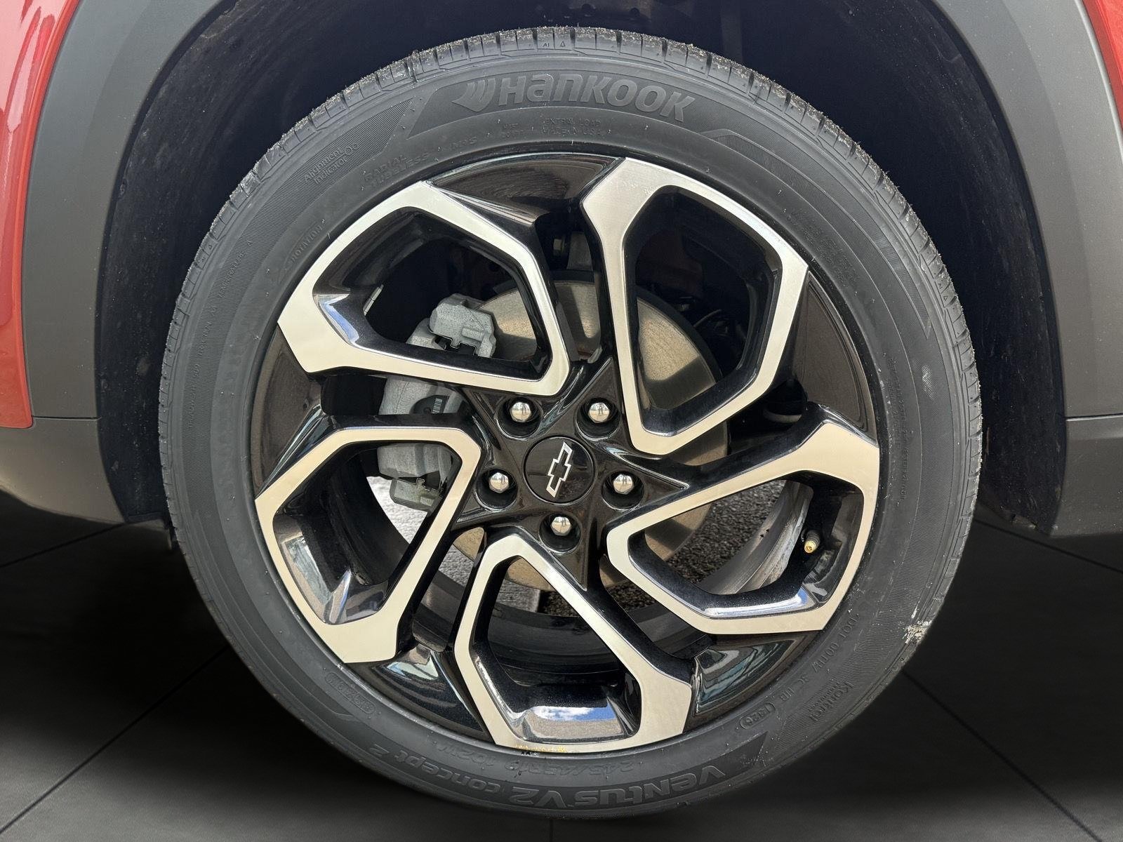 Used 2024 Chevrolet Trax RS w/ Sunroof Package FWD image 7