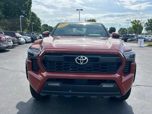 Used 2025 Toyota Tacoma TRD Off-Road AWD/4WD image 2