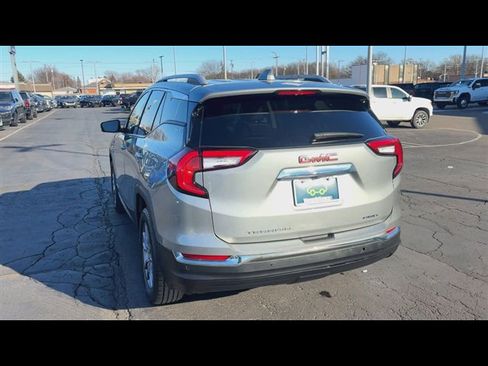 Used 2023 GMC Terrain SLT w/ Tech Package image 7