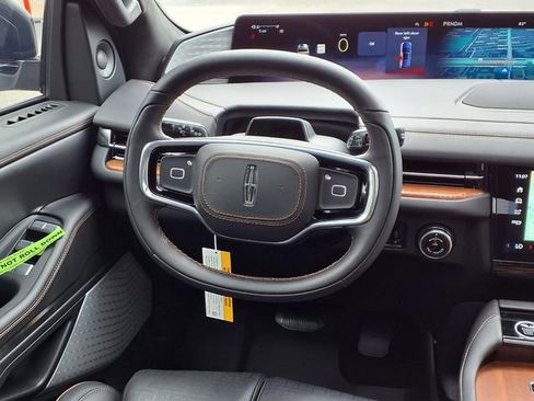 New 2026 Lincoln Navigator L Black Label AWD/4WD image 11