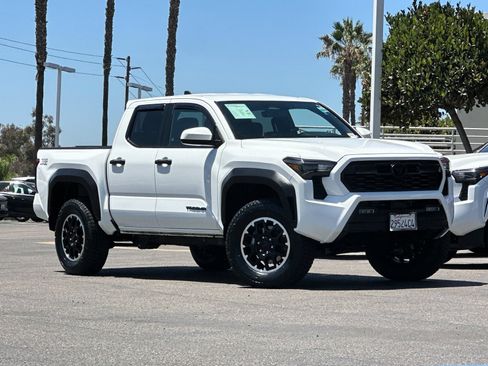 Used 2024 Toyota Tacoma TRD Off-Road AWD/4WD image 8