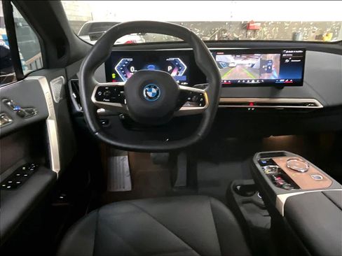 Used 2025 BMW iX xDrive50 w/ Premium Package AWD/4WD image 7