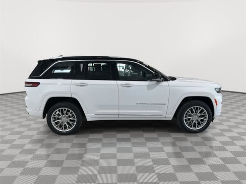 Used 2023 Jeep Grand Cherokee Summit w/ Luxury Tech Group V image 6