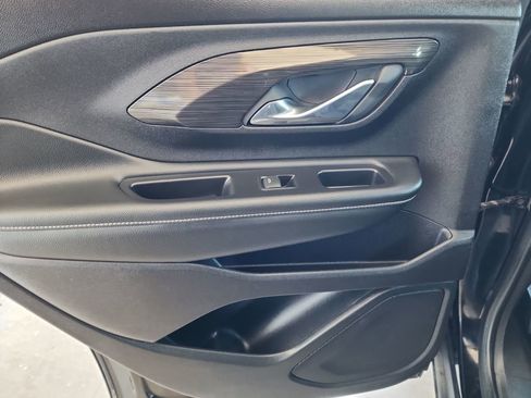 Used 2024 GMC Terrain SLT image 36