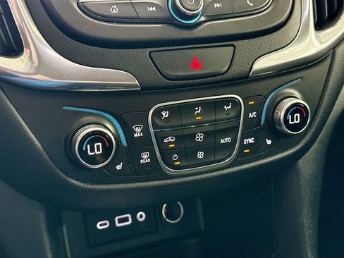 Used 2019 Chevrolet Equinox LT FWD image 16