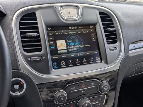 Used 2017 Chrysler 300 Limited image 14