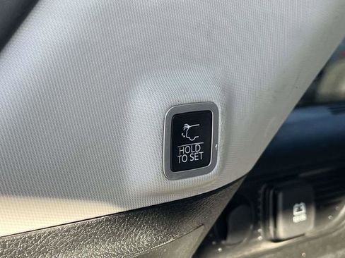 Used 2023 Jeep Grand Cherokee Limited image 21