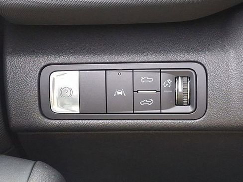 Used 2025 Chevrolet Silverado EV LT image 29