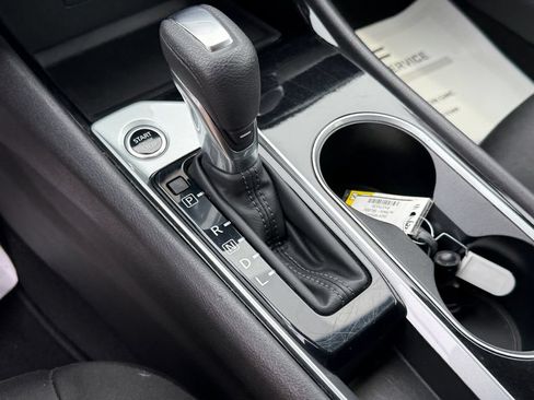 Used 2024 Nissan Altima 2.5 SV FWD image 30
