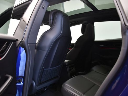 Certified 2025 Porsche Macan 4S Electric AWD/4WD image 46